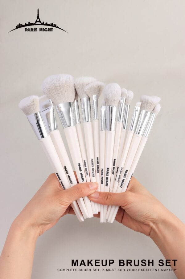 41413 BROCHA CETRO BLANCA REINA TRIANGLE CONCEALER - Image 4